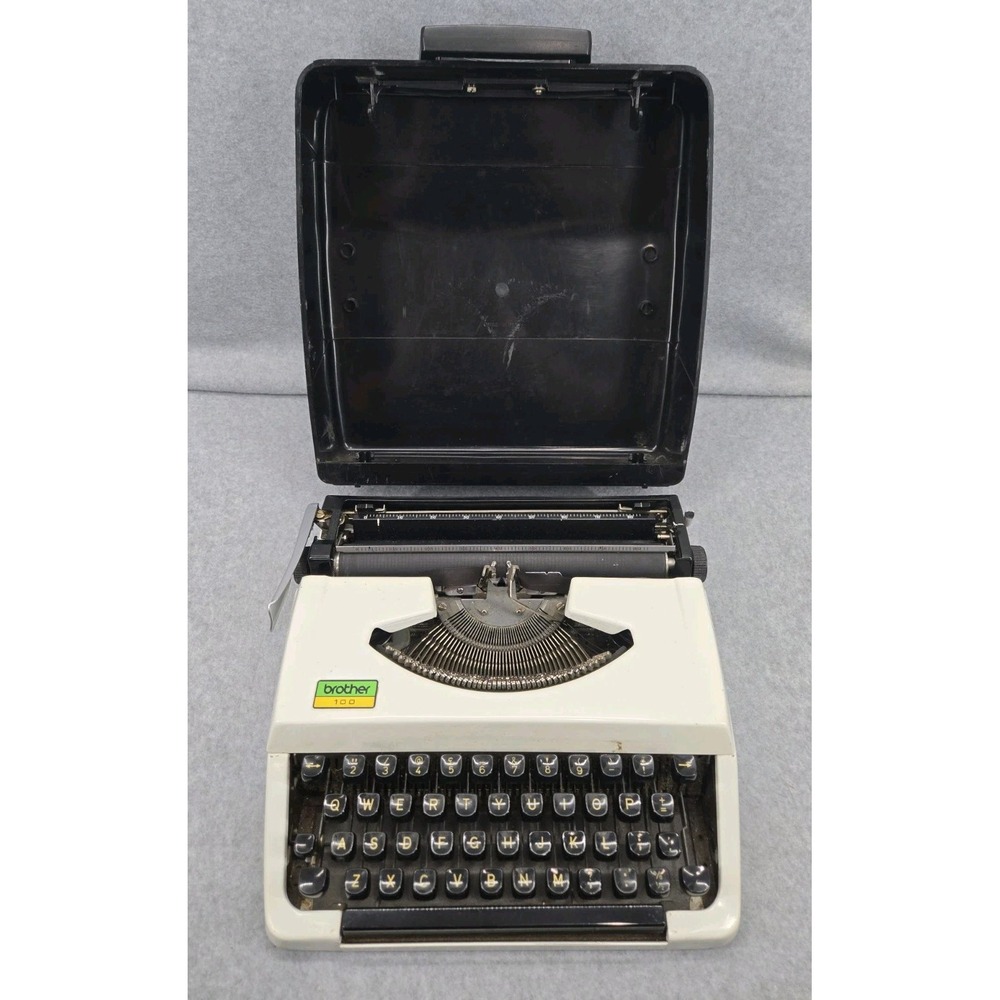 Vtg Brother 100 PORTABLE Mechanical Typewriter White Black Carry Case WORKING
